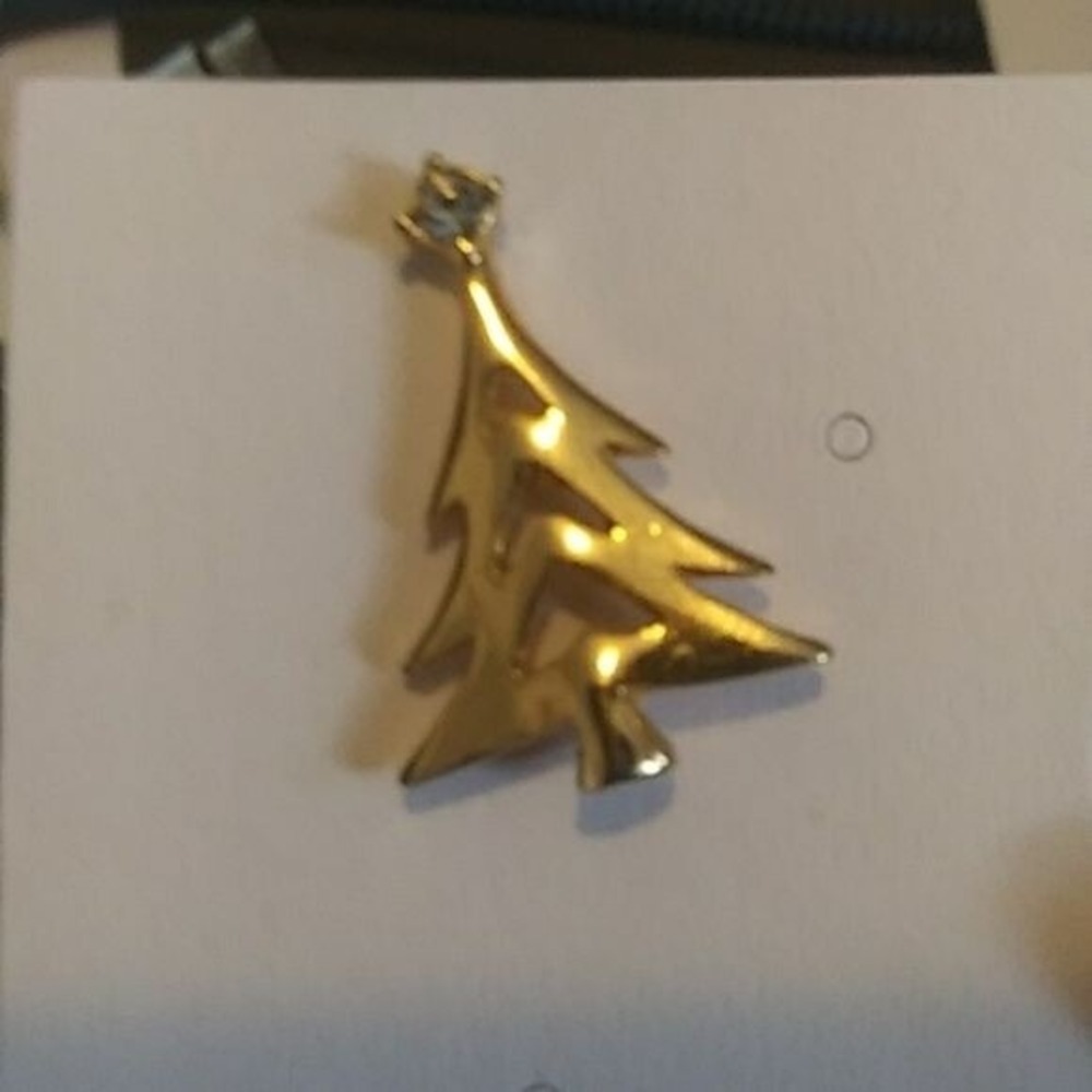 Vintage Avon goldtone Christmas tree‎ pin